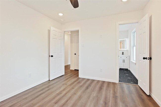 Building Photo - 310 Delmar St