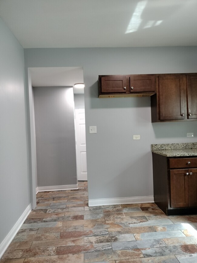 Building Photo - 1344 W 98th Pl