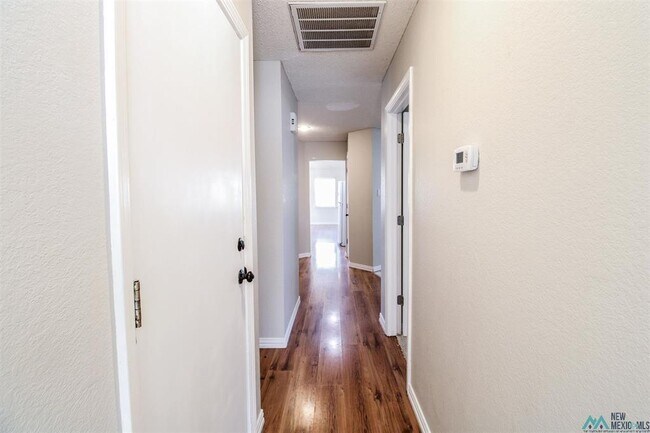 Building Photo - 2140 Northglen Dr