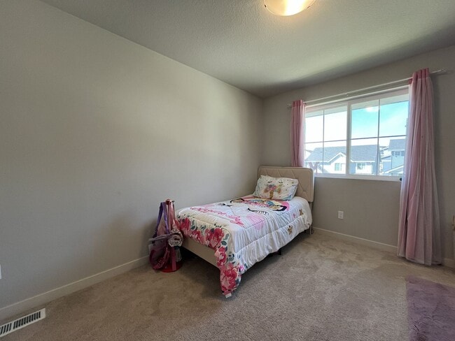 Building Photo - Spacious 5BR Home Near Mountainside High School with Loft, Balcony & Large Kitchen