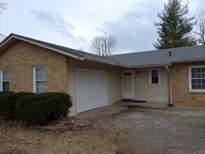 Building Photo - Beautiful Cozy 3 Bed, 2 Bath House located in the heart of Elizabethtown