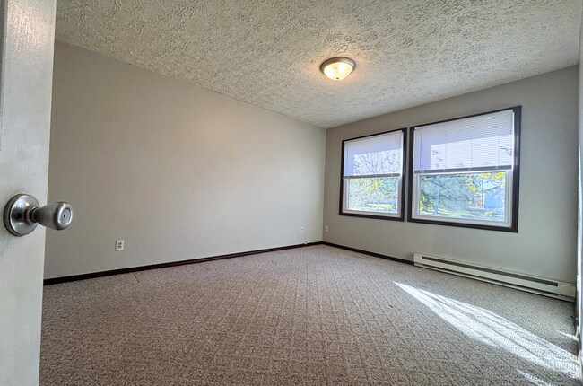 Building Photo - 407 Parker St