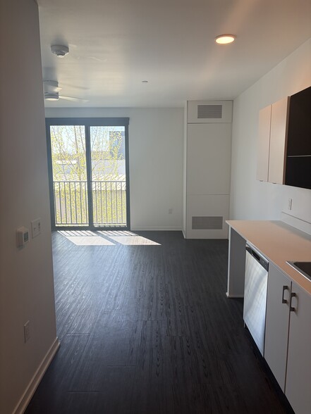 Building Photo - 329 5th St