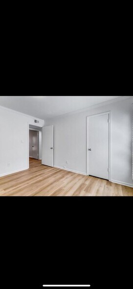 Building Photo - 5632 Kingsport Dr