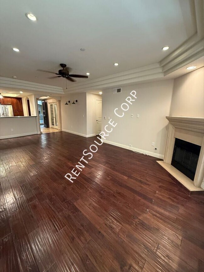 Building Photo - 12044 Hoffman St