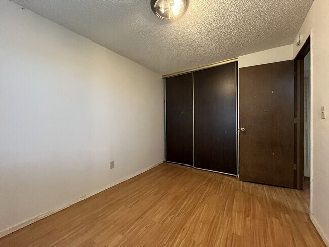 Building Photo - CCO867