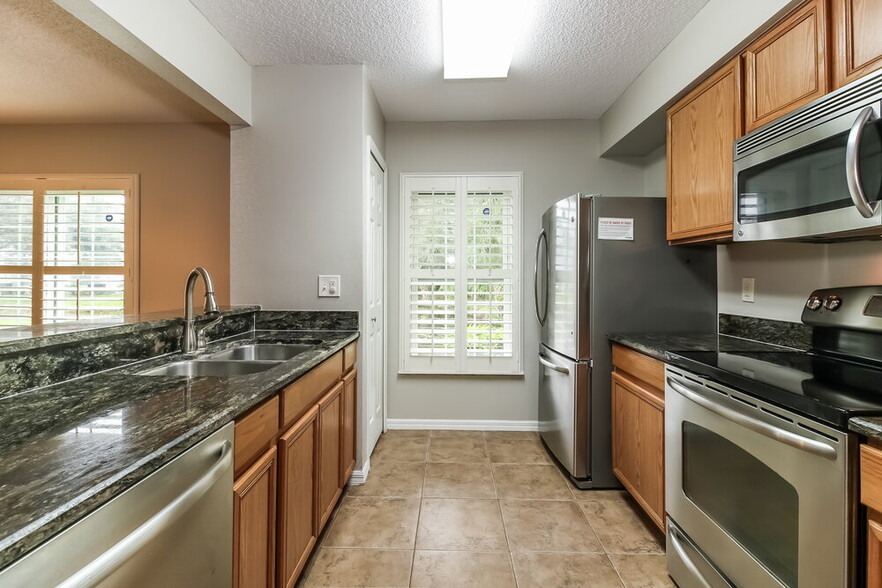 Building Photo - 7131 Waterside Dr