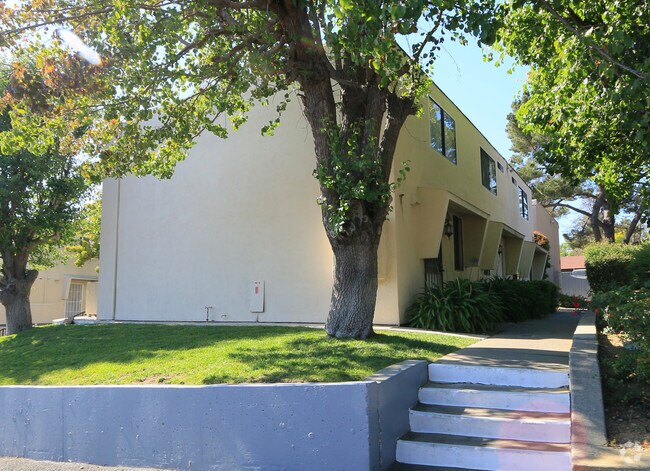 Building Photo - Regency Townhouses
