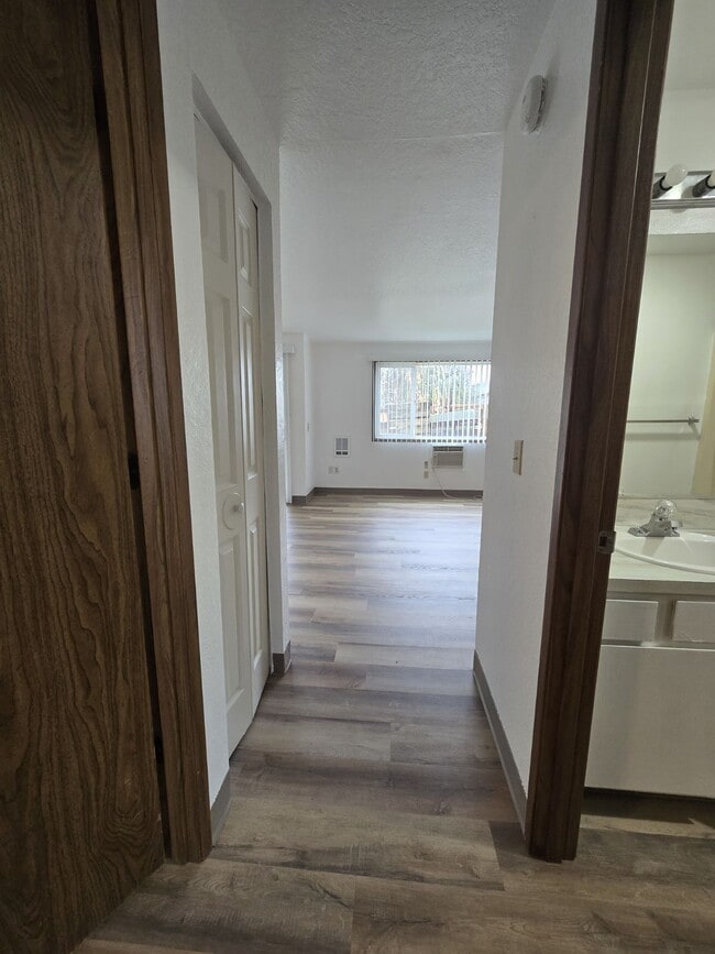 Building Photo - 146 NE Atkinson Ct