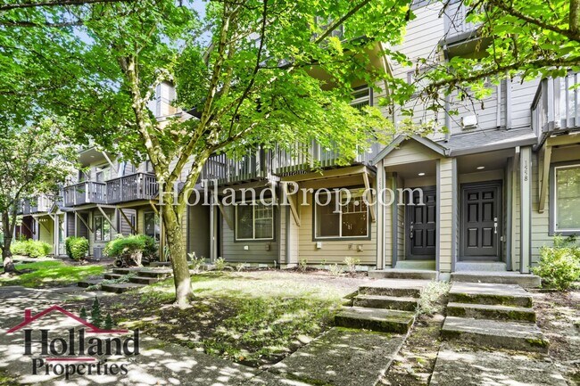 Building Photo - Modern Townhome Near MAX, Nike & High-Tech Corridor