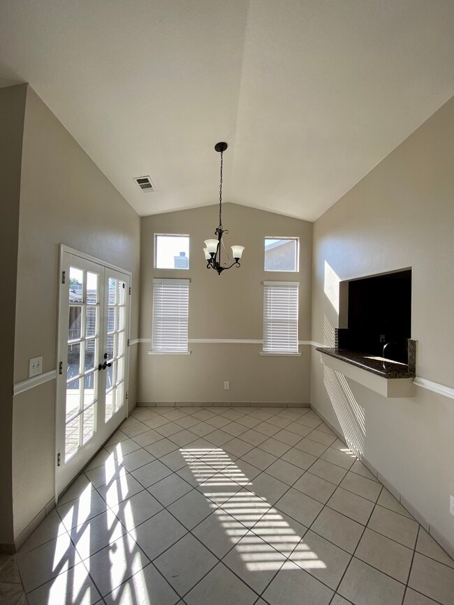 Building Photo - 2095 W Merritt Ave