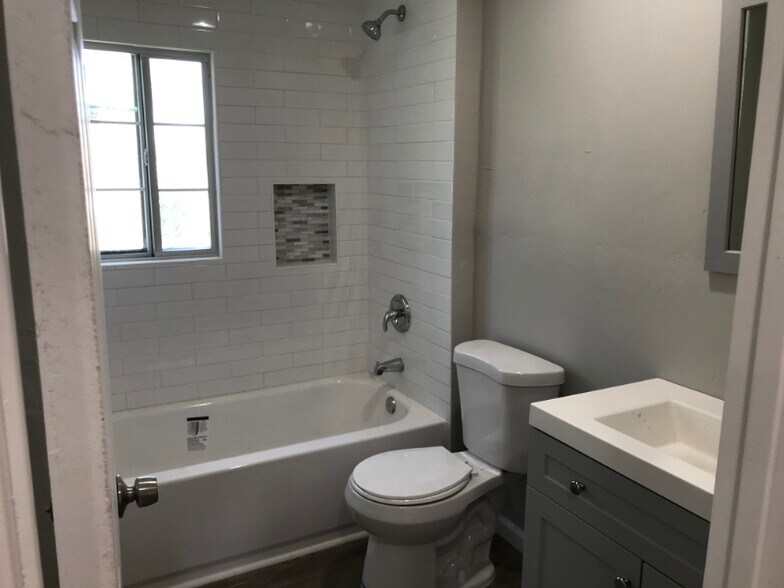 Building Photo - 1806 Soto St