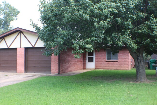 Building Photo - Sapulpa Duplexes-1819-21