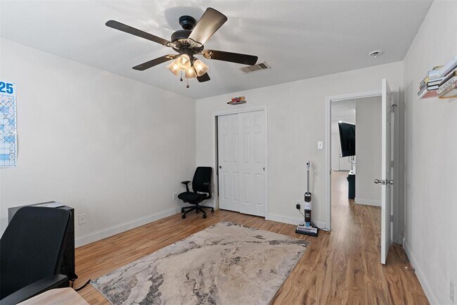 Building Photo - 208 Banner Ave