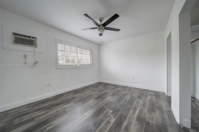 Building Photo - 6565 Santona St