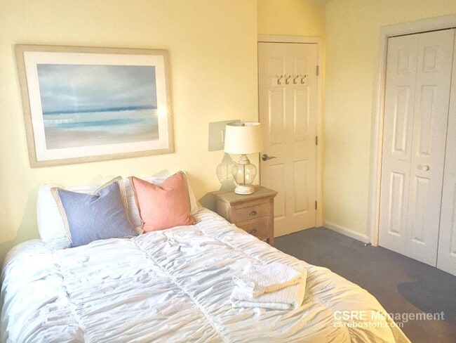 Building Photo - Full Luxury Renovation!  Laundry in Unit! ...