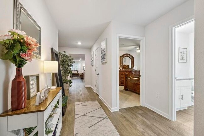 Building Photo - Updated and Move In Ready 4/2 in Cantonment