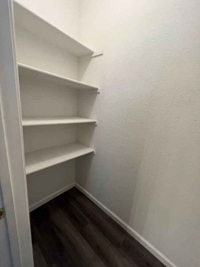 Building Photo - Merced: $1649 2 bedroom 2 bath with off st...