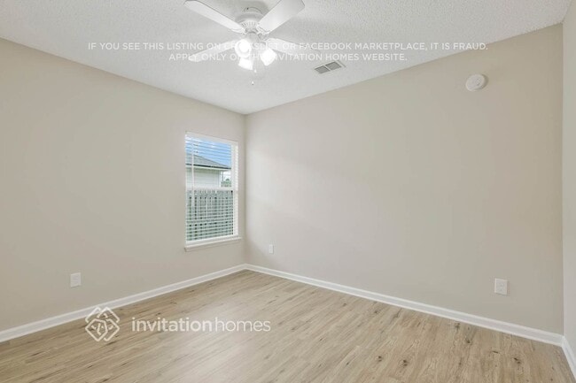 Building Photo - 1800 Northglen Cir