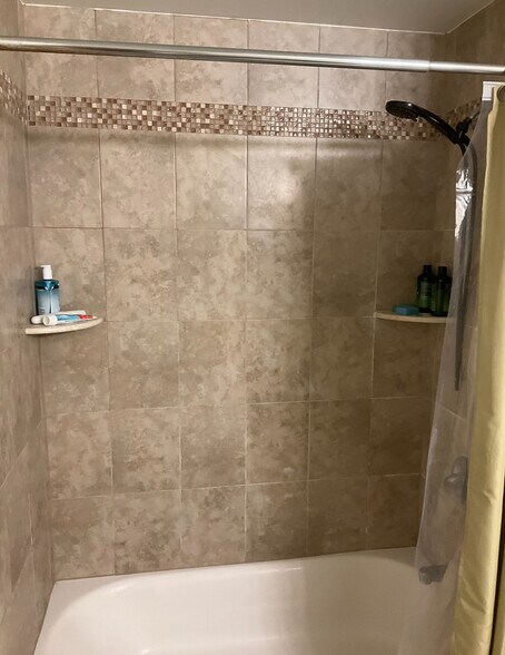 Shower/Tub - 100 West Ave