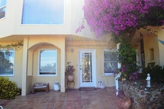 Building Photo - LowCres2