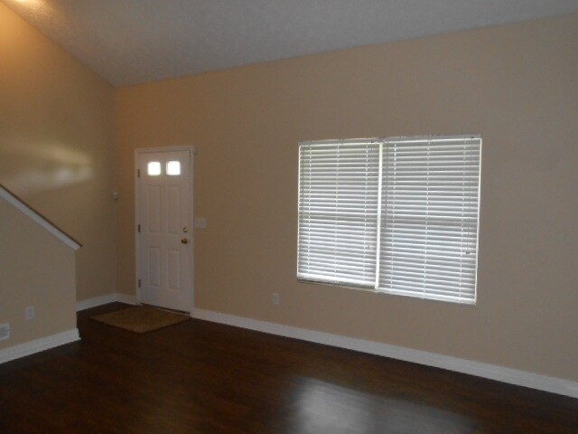 Building Photo - 82 Richard Ave