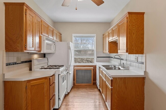 Building Photo - 3136 W Bde Maka Ska Blvd