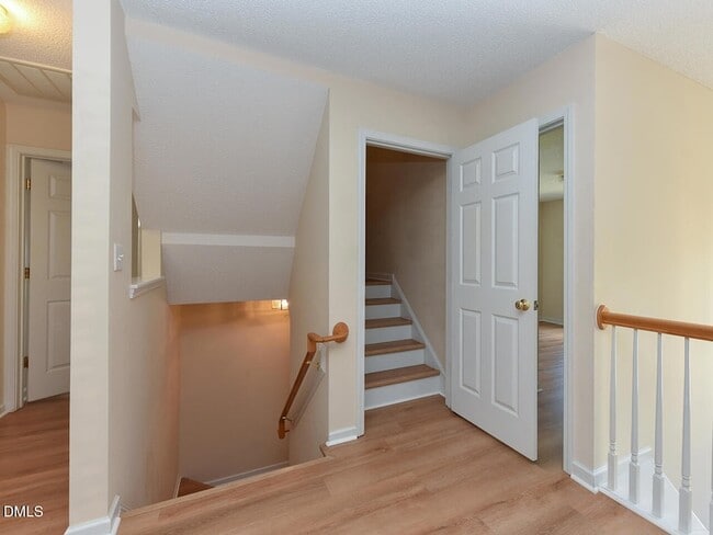 Building Photo - 406 Somersview Dr