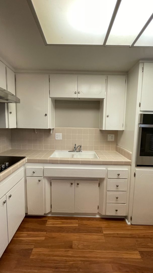 Building Photo - 2 Bedroom, 2 Bath Condo Blocks to the Beach, Pet Friendly, Sunset Views, Parking!
