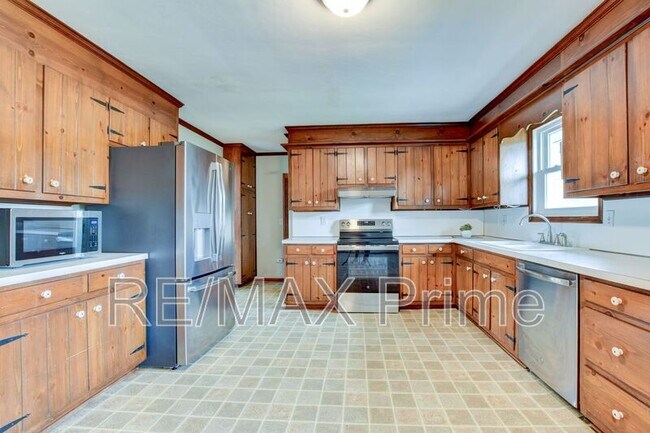 Building Photo - 609 Birch Dr