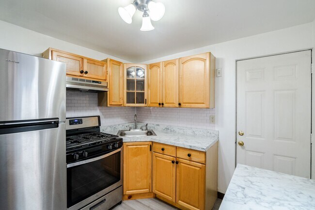 Building Photo - Four Bed Norris Square Home