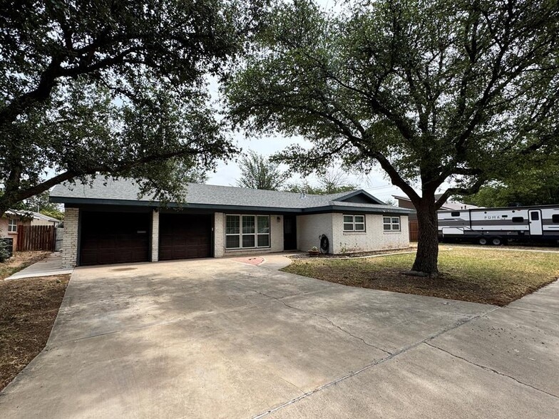 Primary Photo - 2110 Westbrook Ave