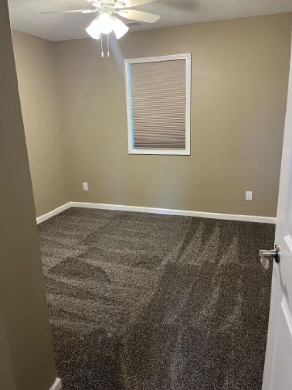 Building Photo - 118 W Cedar Ln