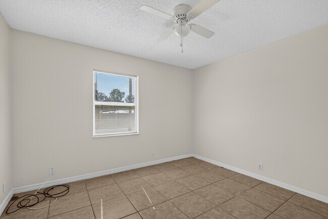 Building Photo - 308 Fern St