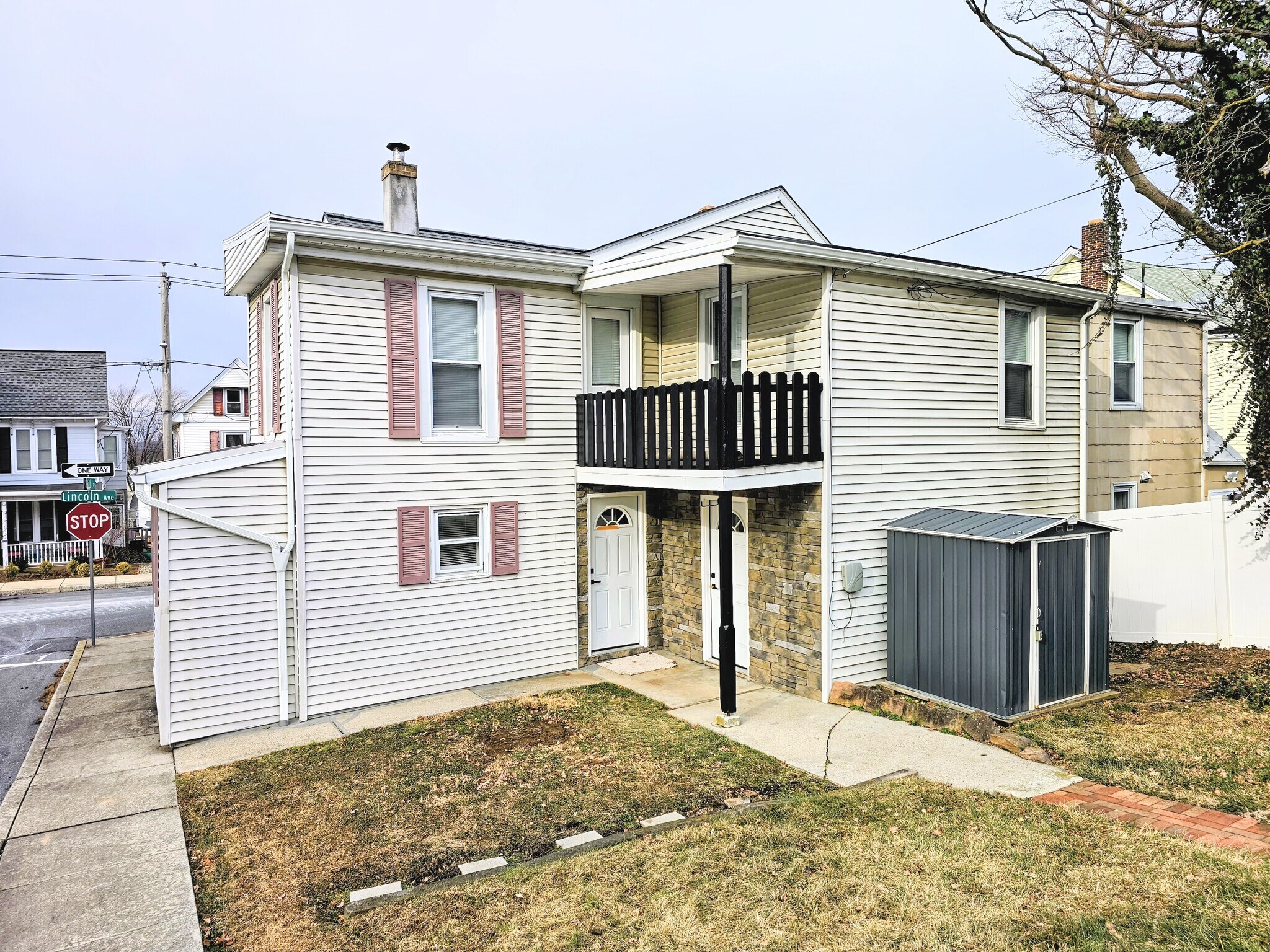 Building Photo - 103 Lincoln Ave