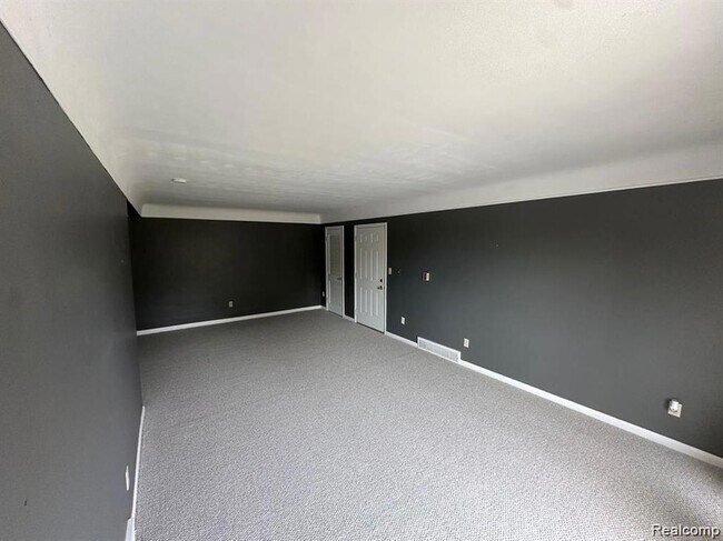 Building Photo - 487 N Eton St