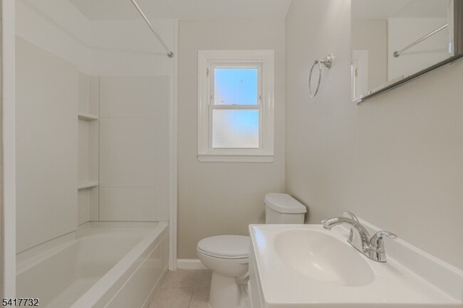 Building Photo - 15 Crown St