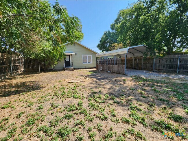 Building Photo - 588 S Castell Ave