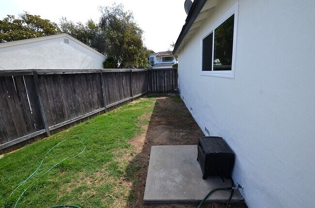 Building Photo - Single level Home
