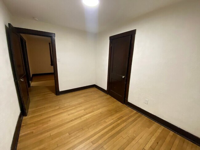 Building Photo - Newly updated 2 bedroom 1 bath Apartment for rent in Braddock!