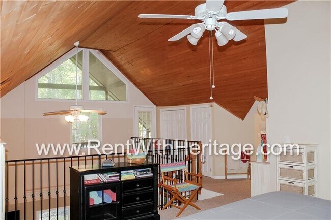 Building Photo - Charming Rustic Cabin Home on 2 Acres / Na...