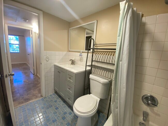 Building Photo - 2498 SW 17th Ave