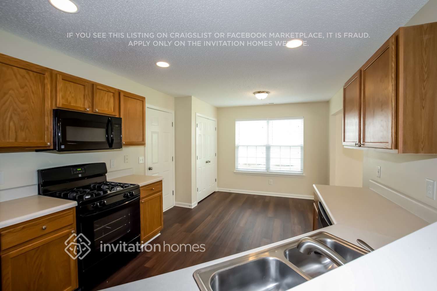 Building Photo - 10728 Glenluce Ave