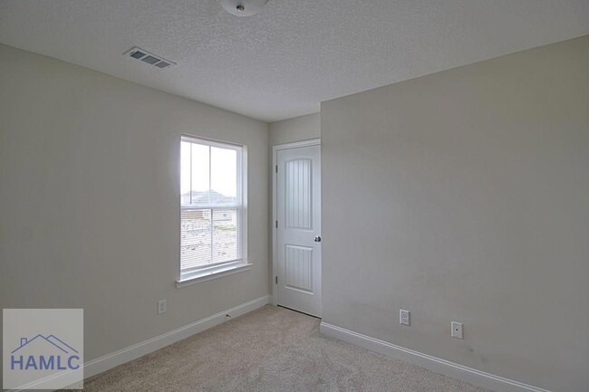 Building Photo - 180 Mcclelland Lp NE