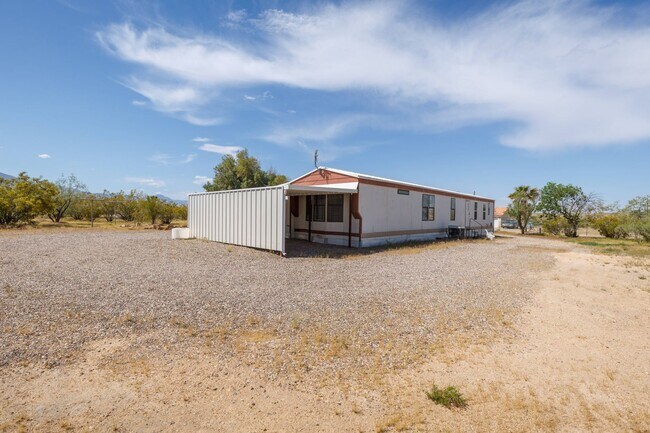 Building Photo - Home in Desert Springs