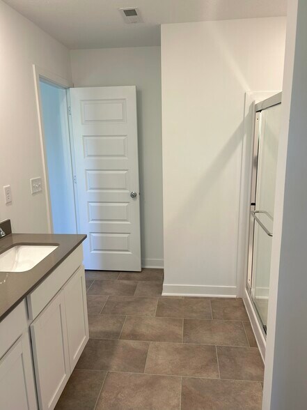 Building Photo - 1752 Trinity Ln