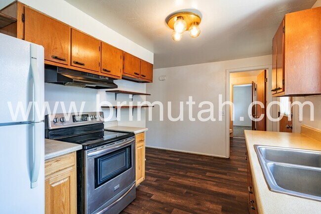 Building Photo - 656 E 5640 S