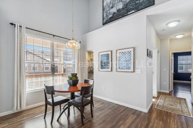 Building Photo - 3912 S Carson St