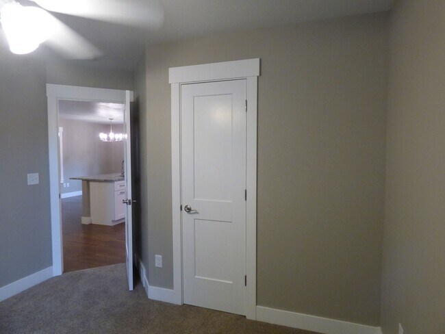 Building Photo - Merry Christmas!  This home is available now, with December rent free!