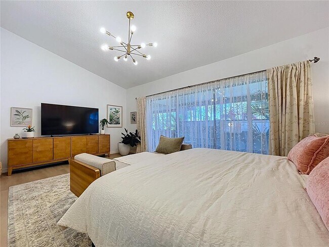 Building Photo - 4646 La Jolla Dr